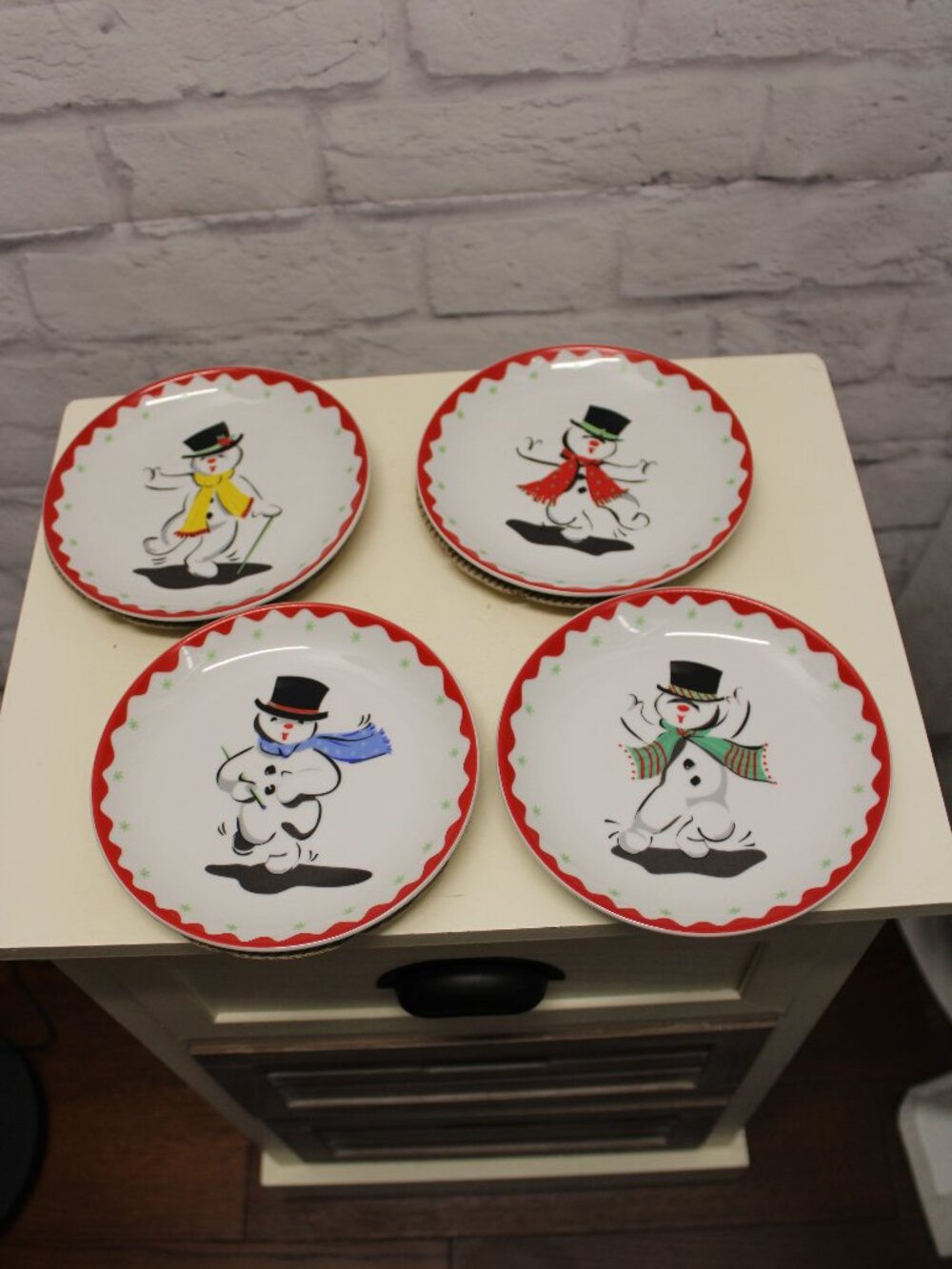 Boston Warehouse Singin' in the Rain 6 inch Snowman Dessert Plates Set of 4